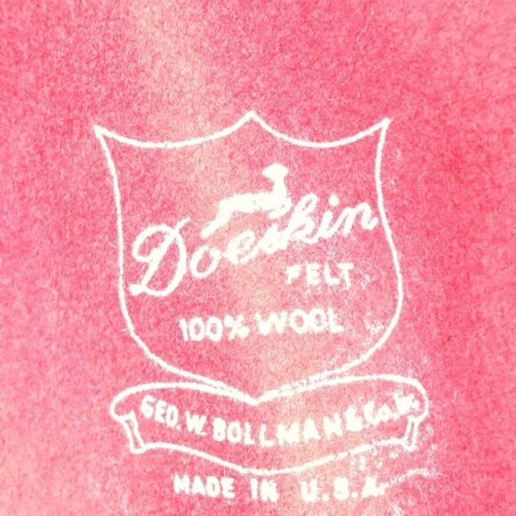 Doeskin felt hat,1980's , 100% wool. Made in the USA. Burgundy w white flowers - Picture 5 of 6